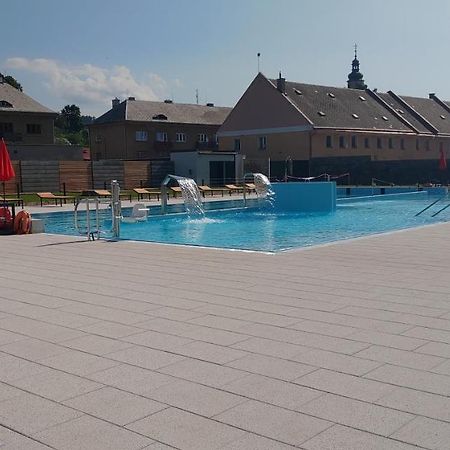 Apartman Namesti Hostinne Exterior photo