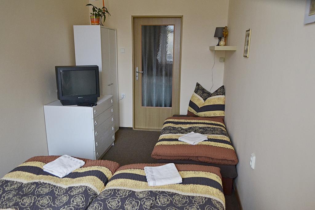 Apartman Namesti Hostinne Exterior photo